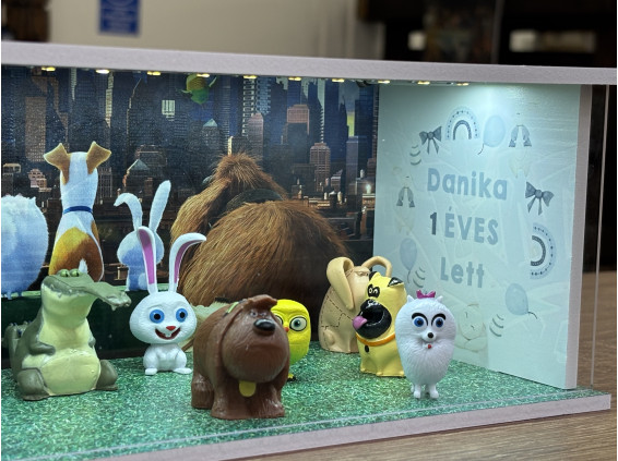 The Secret Life of Pets themed diorama + with Characters, with LED light