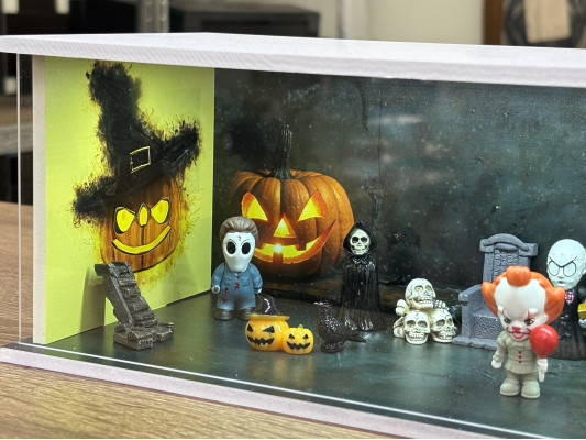 Halloween 1 themed diorama + with Characters + with LED light