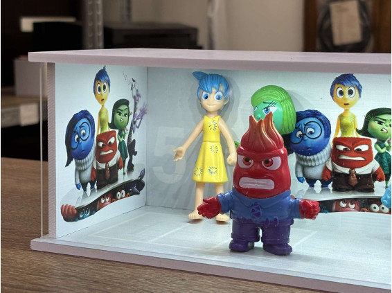Design your own diorama,  choose from templates, with LED light, without characters