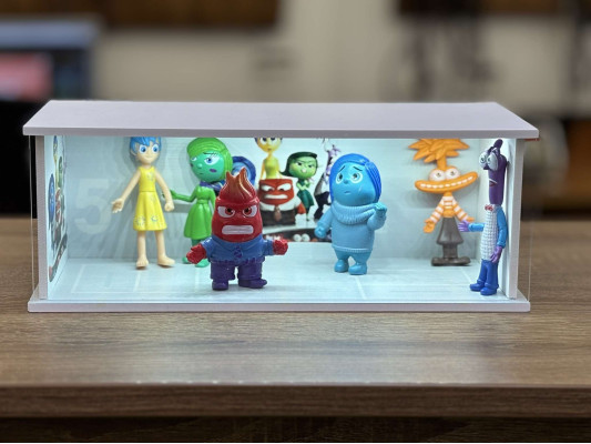 Design your own diorama,  choose from templates, with LED light, without characters