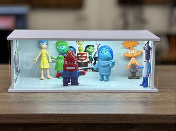 Design your own diorama,  choose from templates, with LED light, without characters