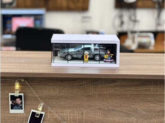Back to the Future téheme + with Characters + with LED light (without the CAR)